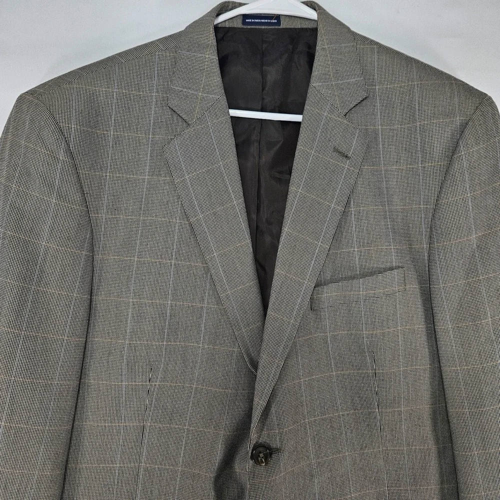 Stafford Essentials Mens Sport Coat Blazer Two Button Brown Plaid Poly Blend 44R